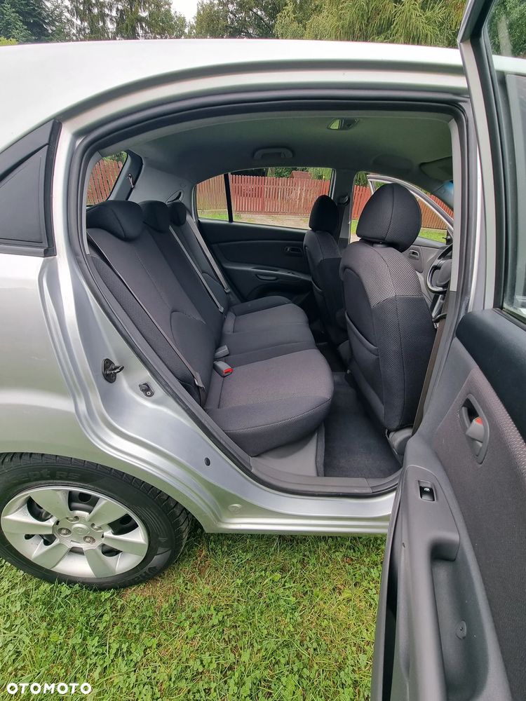 Kia Rio - 11