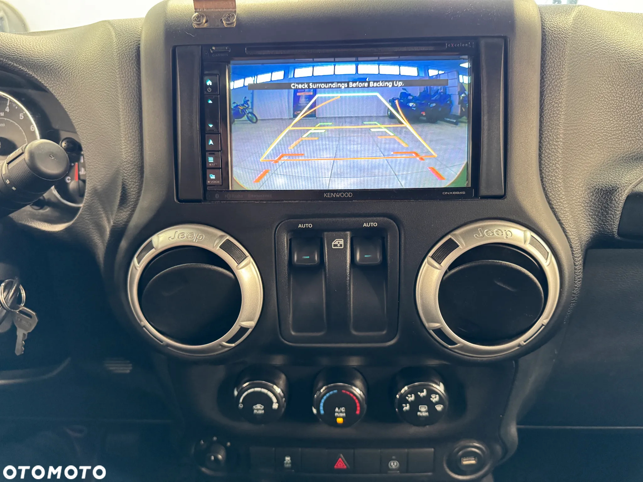 Jeep Wrangler - 12
