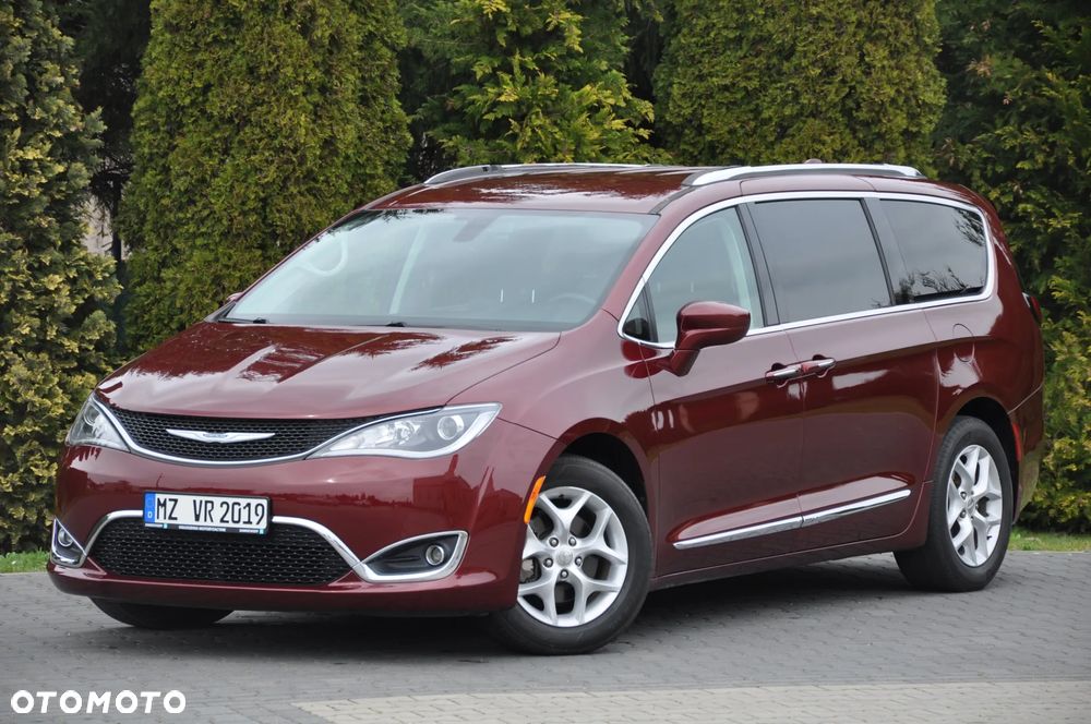 Chrysler Pacifica - 1