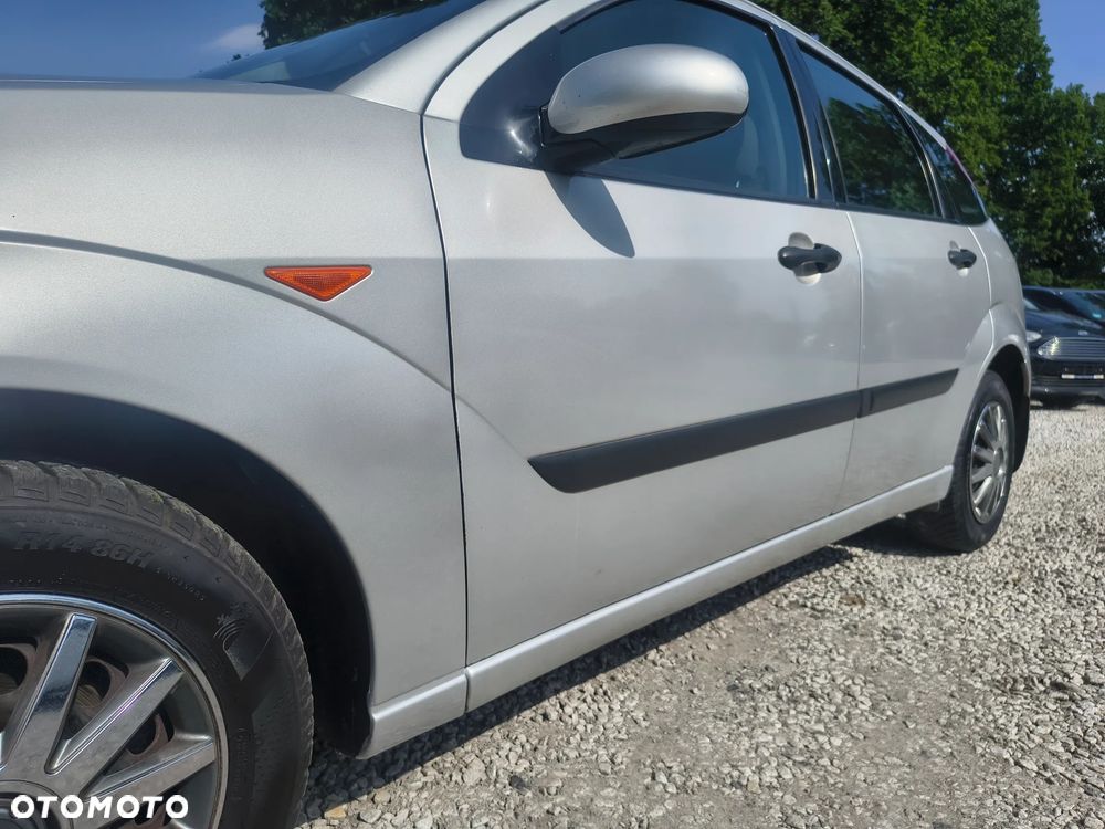 Ford Focus 1.6 Futura - 15