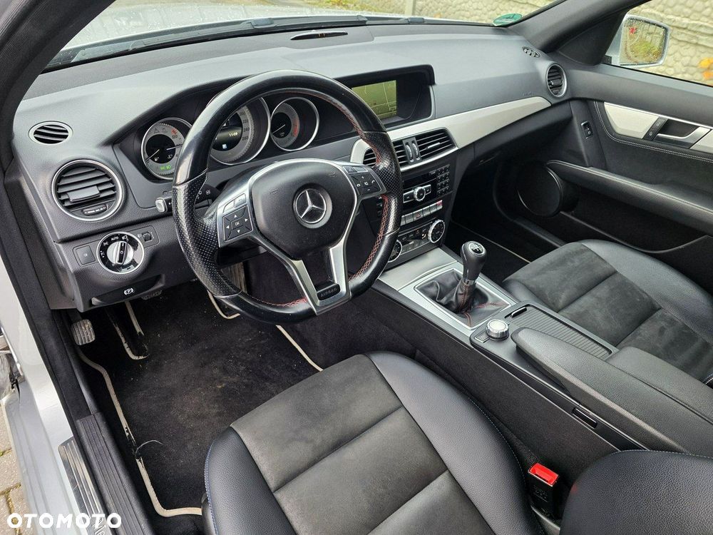 Mercedes-Benz Klasa C 180 T Edition - 12