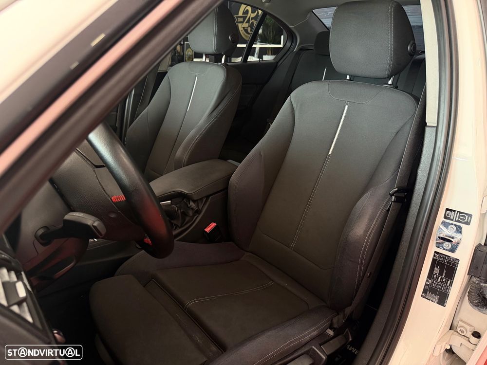 BMW 320 d Sport Line - 12