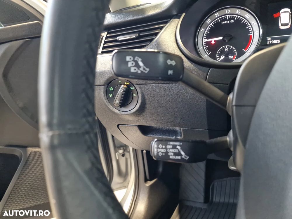 Skoda Octavia 1.6 TDI DSG Style - 25