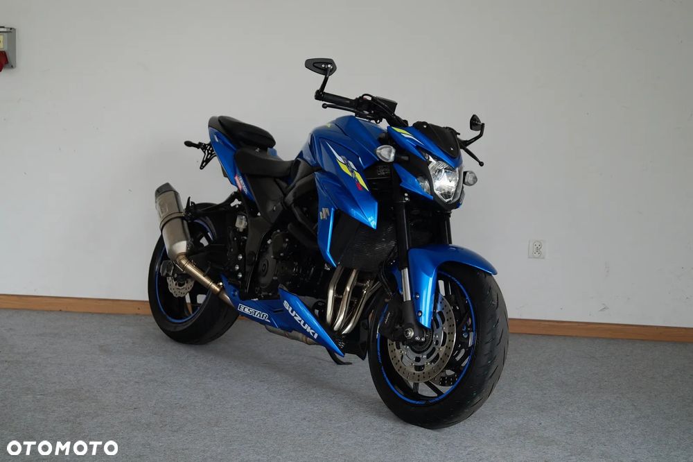 Suzuki GSX - 3