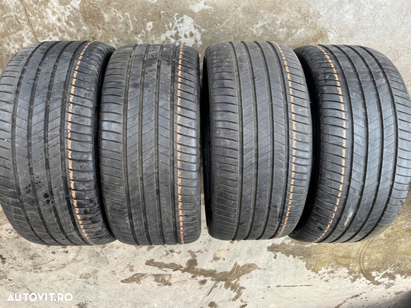 Vând 4 anvelope 295/40/21 bridgestone de vară ca noi