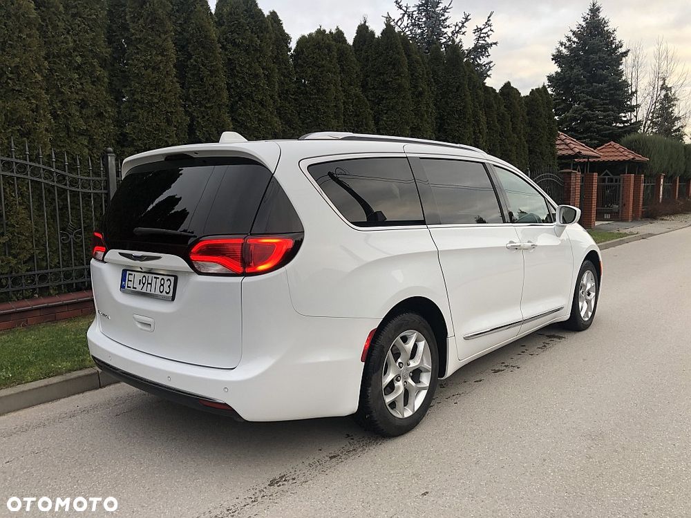 Chrysler Pacifica - 5