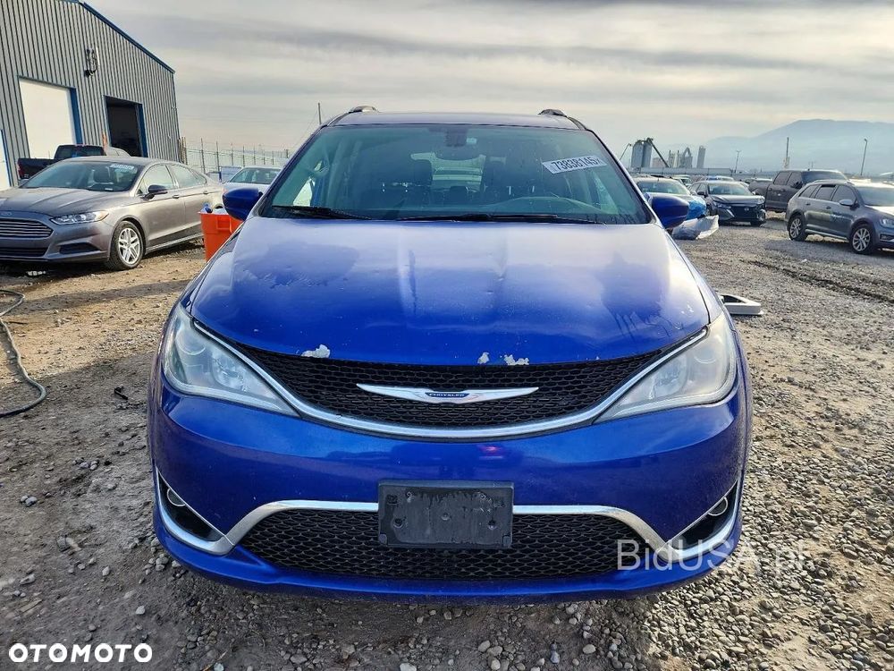 Chrysler Pacifica - 3