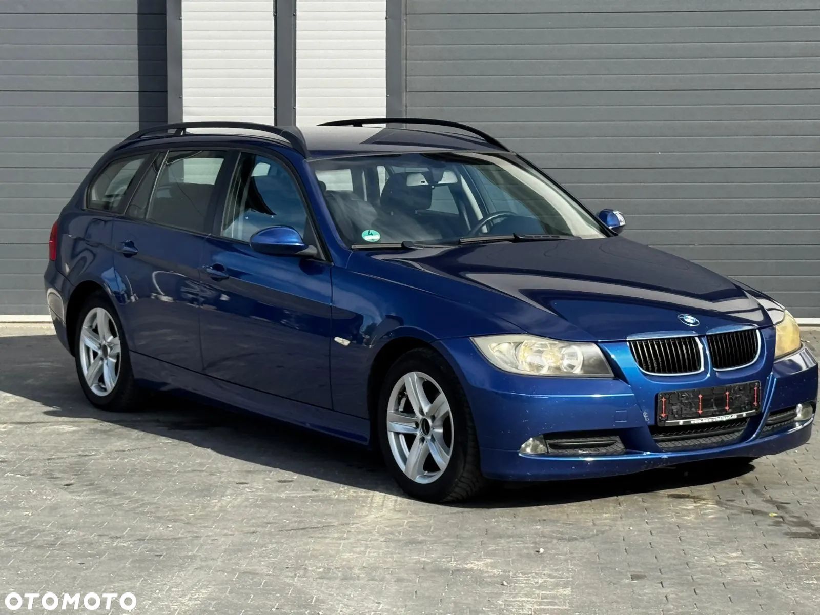 BMW Seria 3 318i Touring - 1