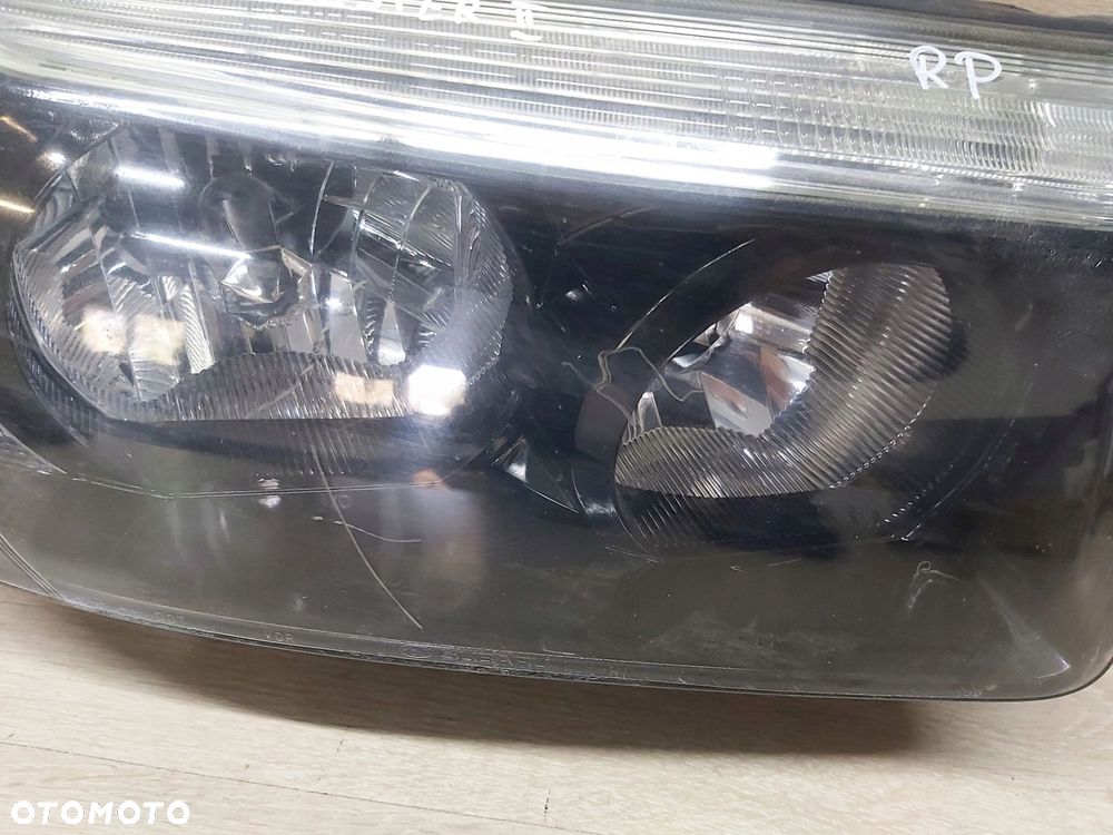 Subaru Forester II SG 2,0 lampa prawy przód - 2