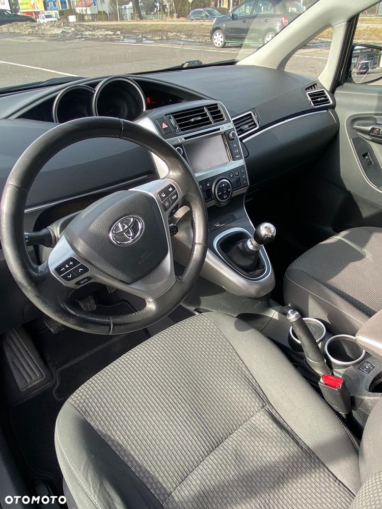 Toyota Verso 1.8 Premium 7os - 9
