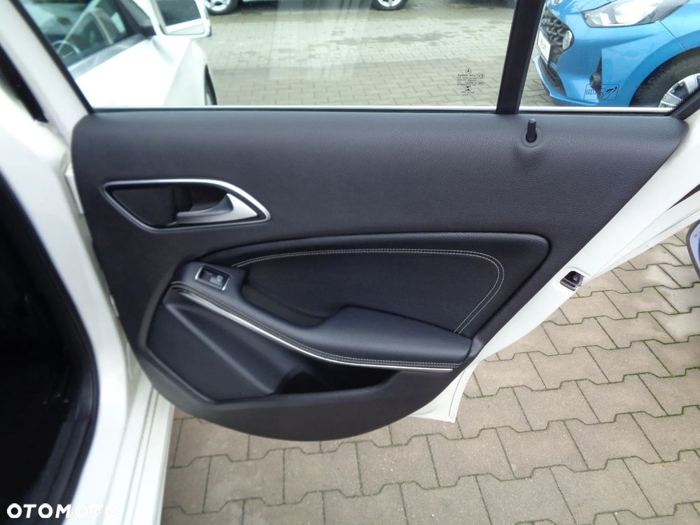 Mercedes-Benz Klasa A 180 7G-DCT Activity Edition - 14