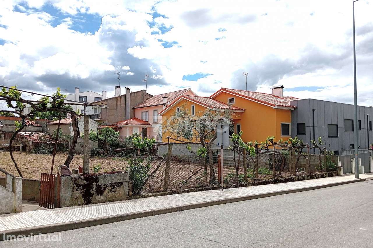 Moradia para reconstruir no centro de Miranda do Douro - Grande imagem: 5/17