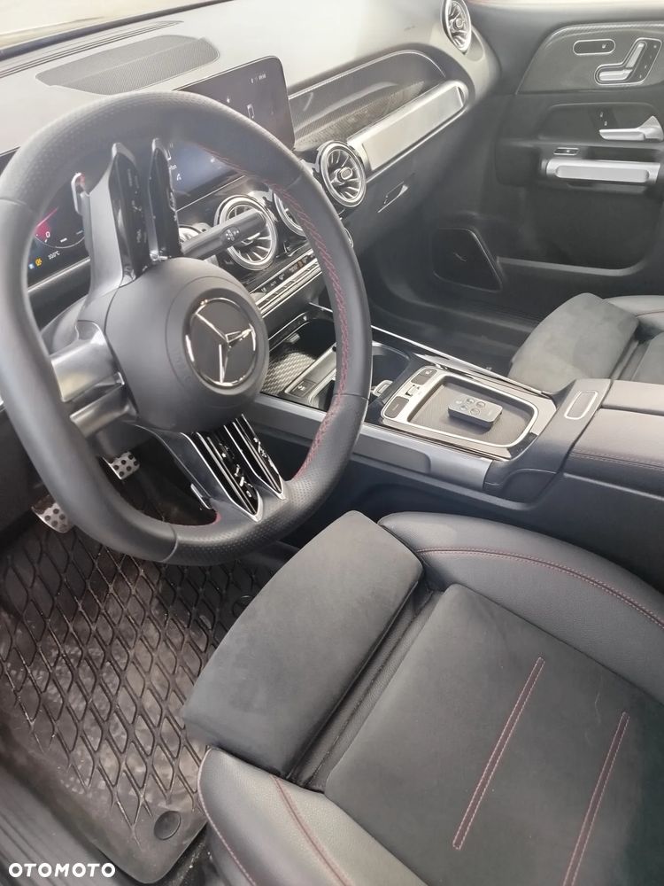 Mercedes-Benz GLB - 12