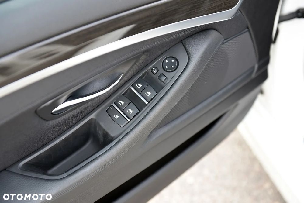 BMW Seria 5 520d - 28