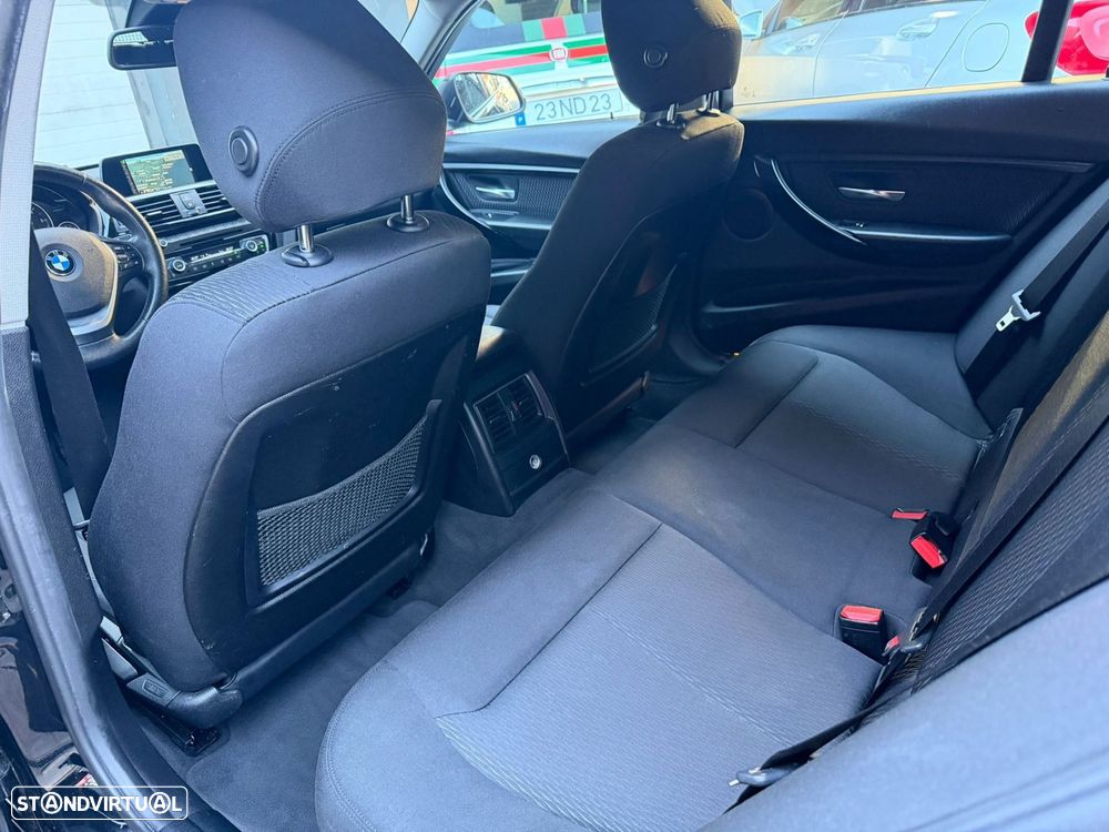 BMW 320 d Aut. Sport Line - 12