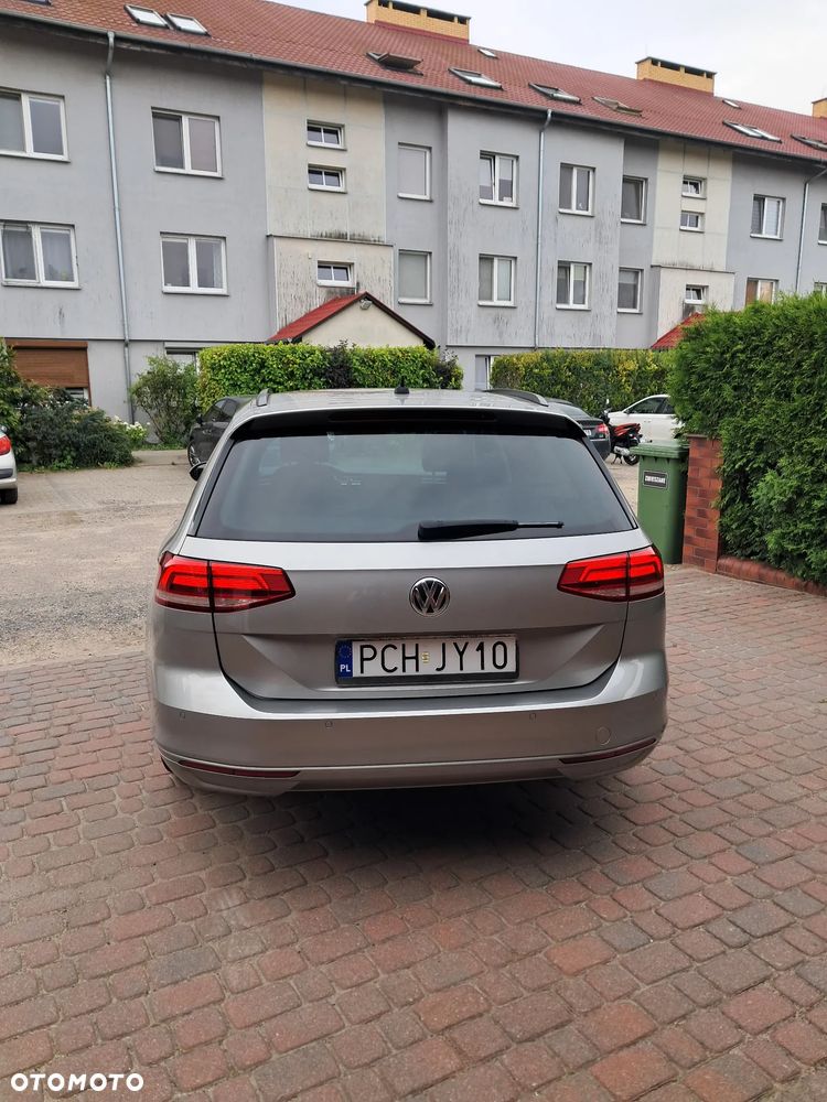 Volkswagen Passat - 4