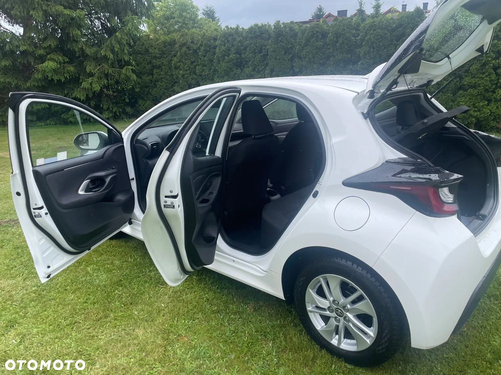 Toyota Yaris 2024 photo 2