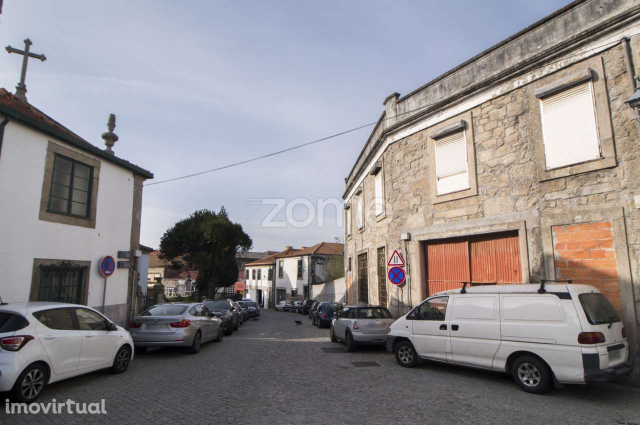 Prédio/ Armazém para reabilitação, localizado na Ribeira de Gaia - Grande imagem: 3/32