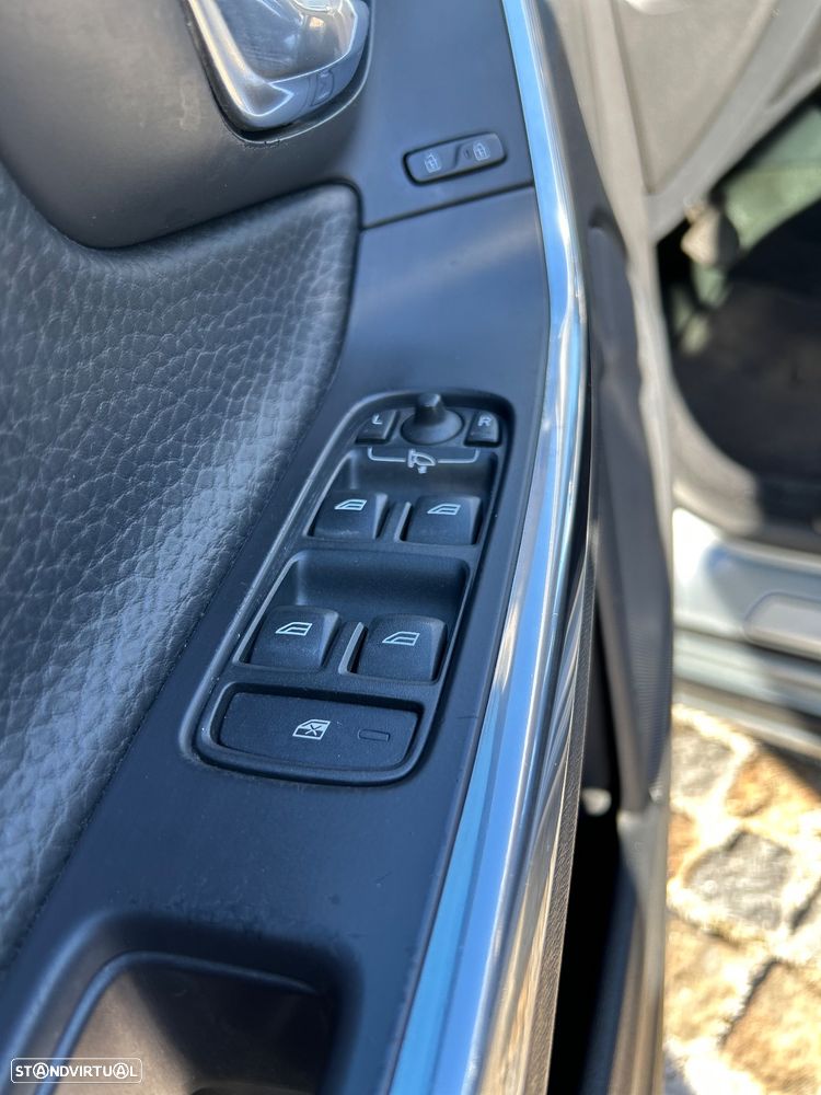 Volvo V60 D6 Plug-In-Hybrid AWD Geartronic Summum - 24