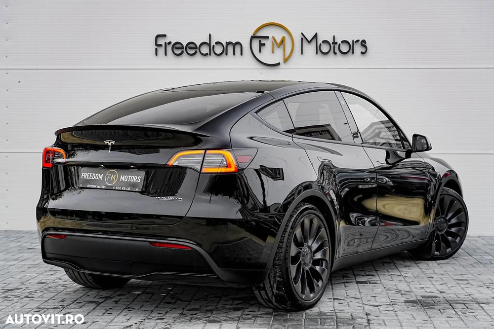 Tesla Model Y - 6