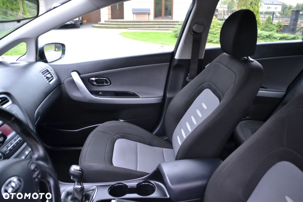 Kia Ceed 1.6 GDI Dream Team Edition - 20