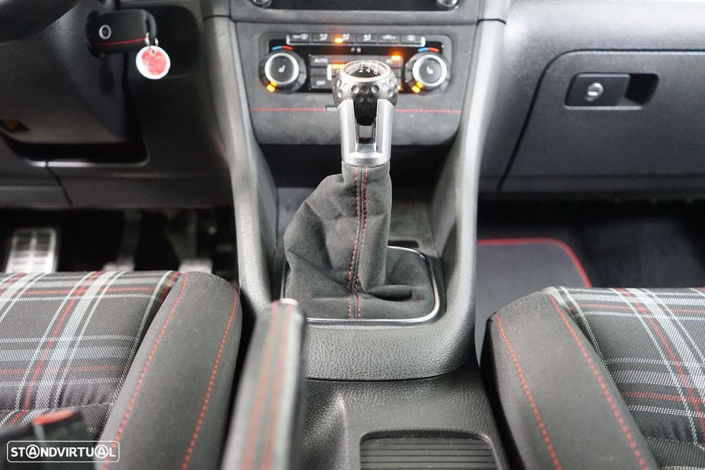 VW Golf 2.0 TSi GTI - 41