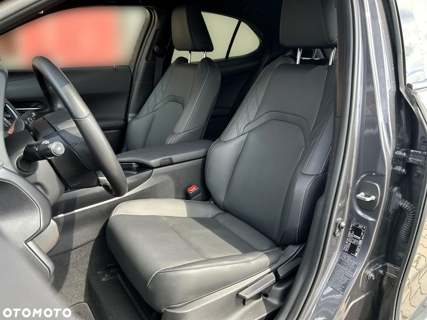 Lexus UX 250h GPF F Sport Design 2WD - 14