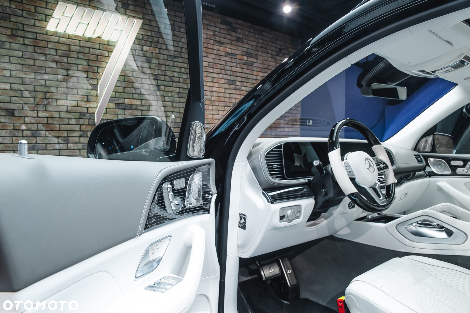 Mercedes-Benz GLS - 17