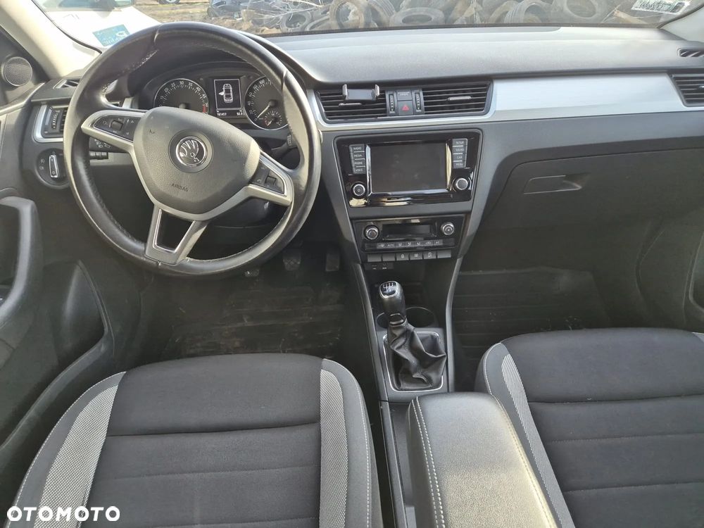 Skoda RAPID - 16