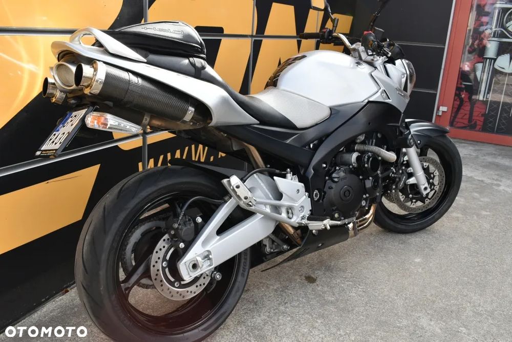Suzuki GSR - 31