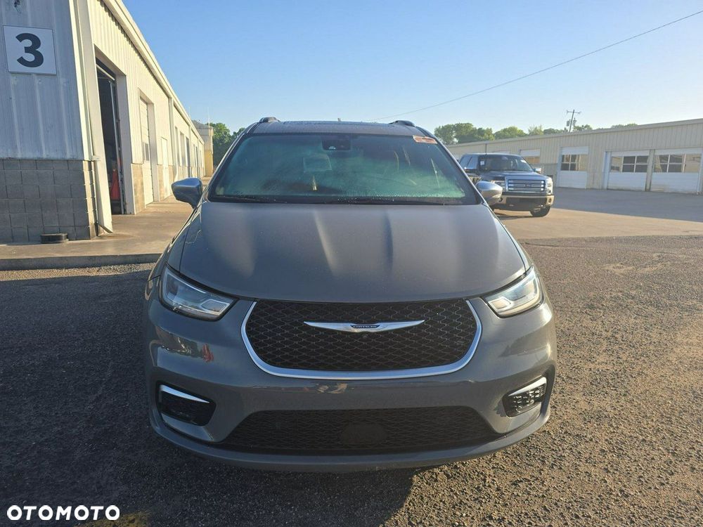 Chrysler Pacifica - 2