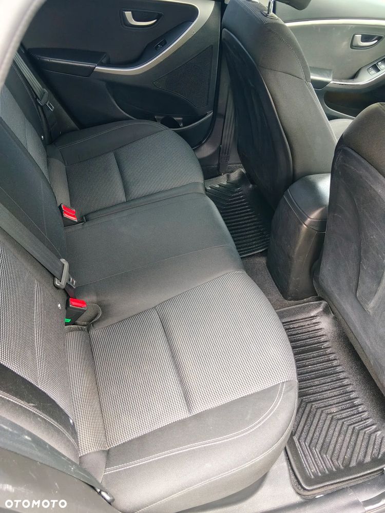 Hyundai i30 1.6 D Classic + DCT - 17