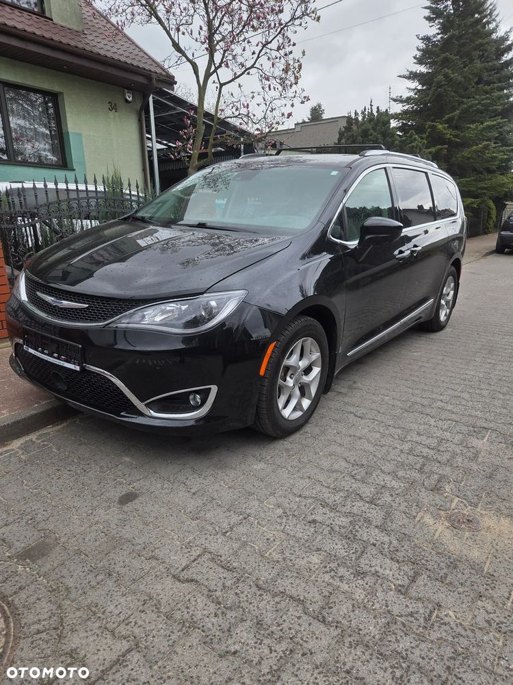 Chrysler Pacifica - 36