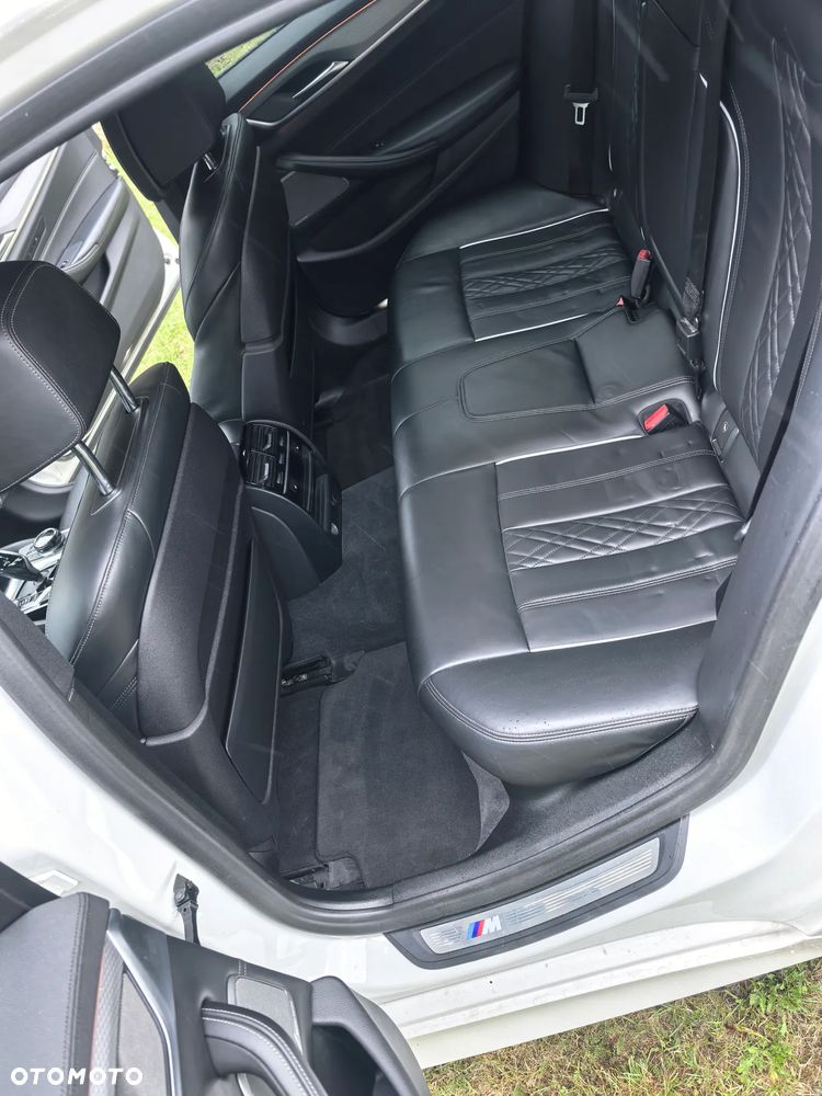 BMW Seria 5 M550i xDrive sport - 17