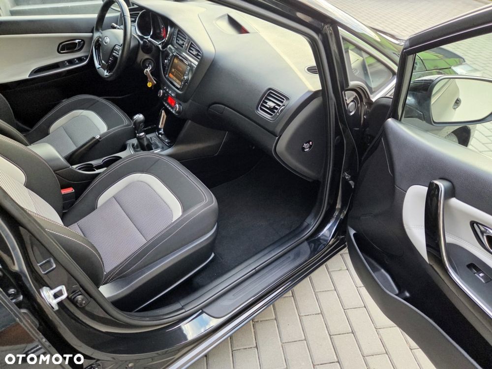 Kia Ceed 1.6 GDI Dream Team Edition - 31
