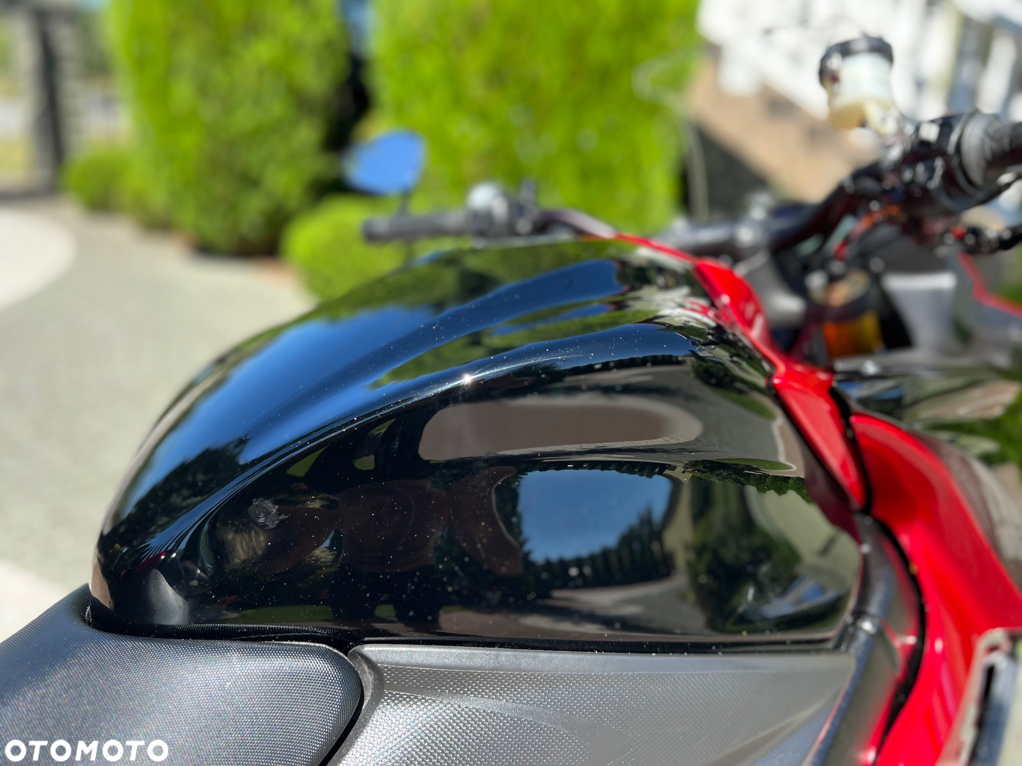 Suzuki GSX - 16