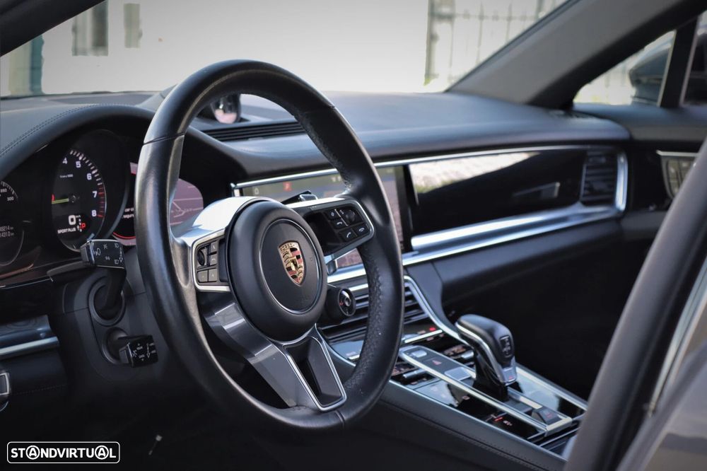 Porsche Panamera Sport Turismo 4 E-Hybrid - 12