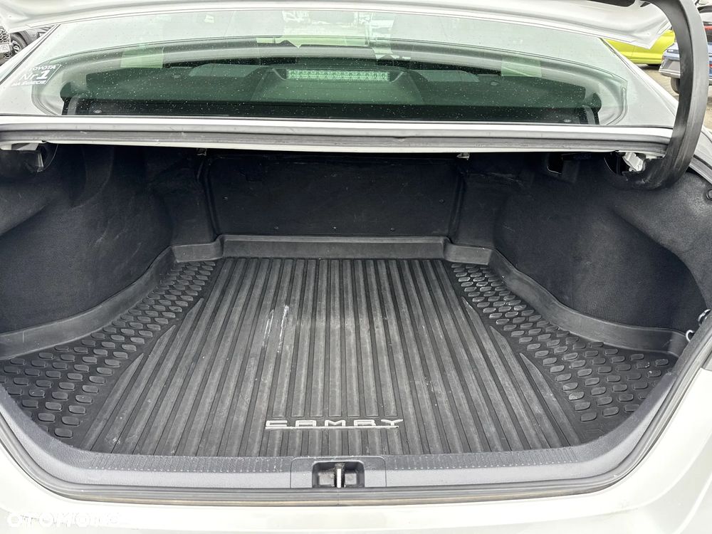 Toyota Camry 2.5 Hybrid Executive CVT - 19