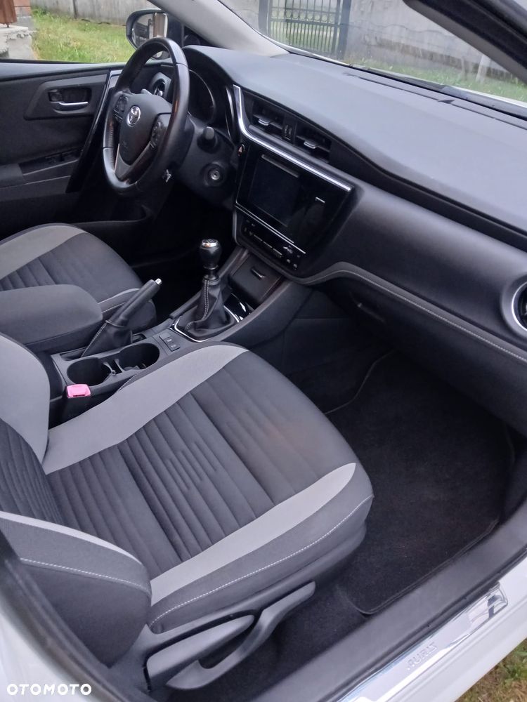 Toyota Auris 1.6 D-4D Prestige - 15