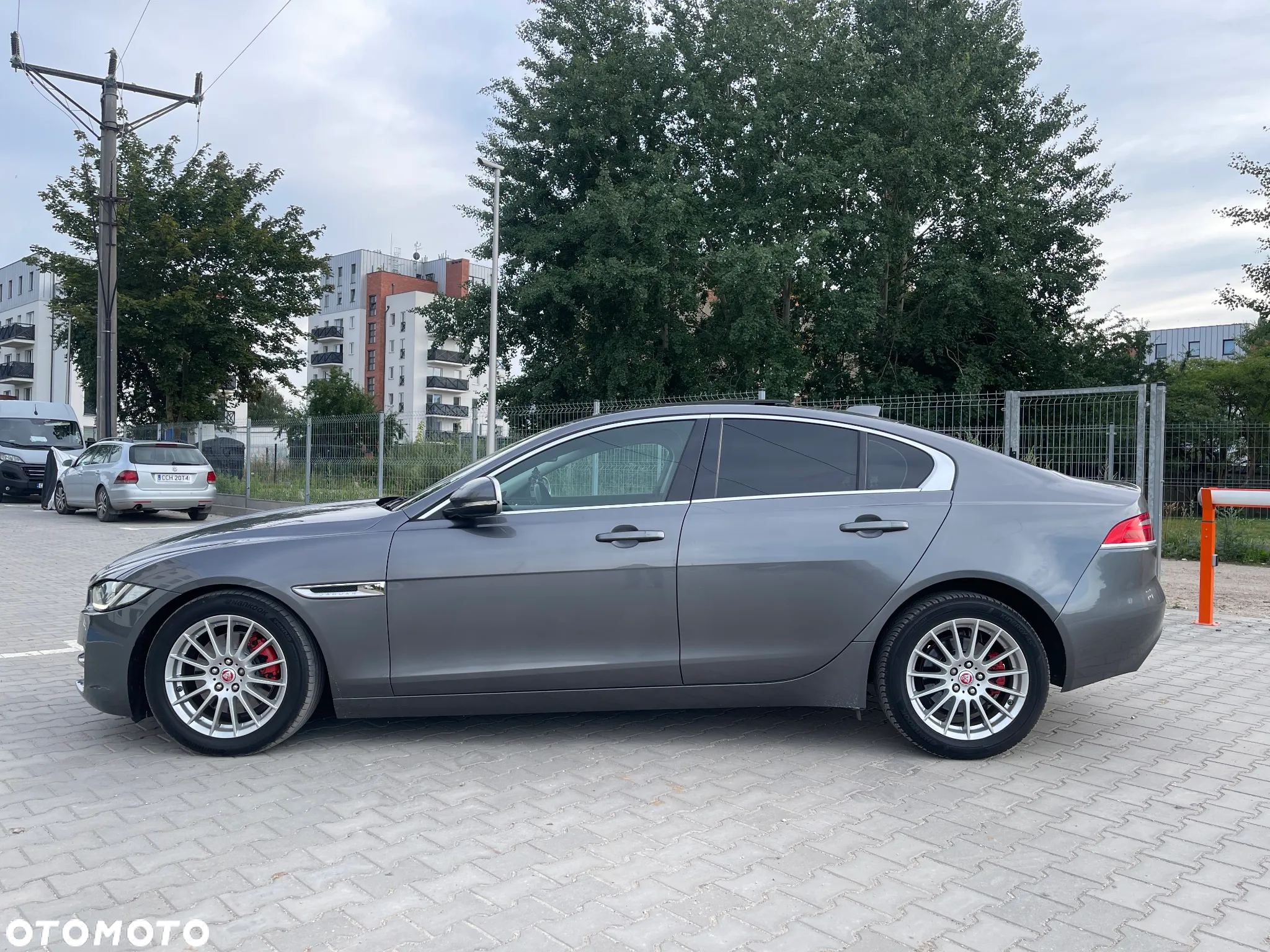 Jaguar XE 2.0 D Prestige - 7