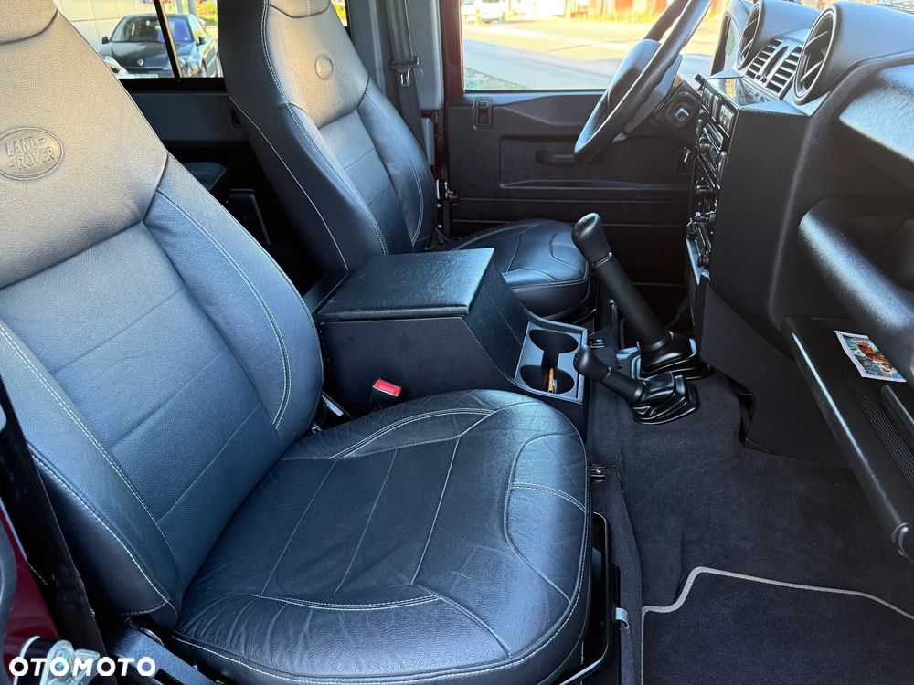 Land Rover Defender - 16