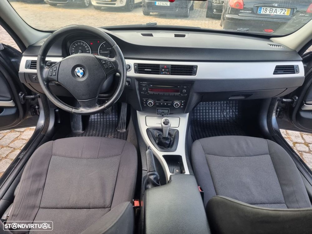 BMW 320 d Touring - 11