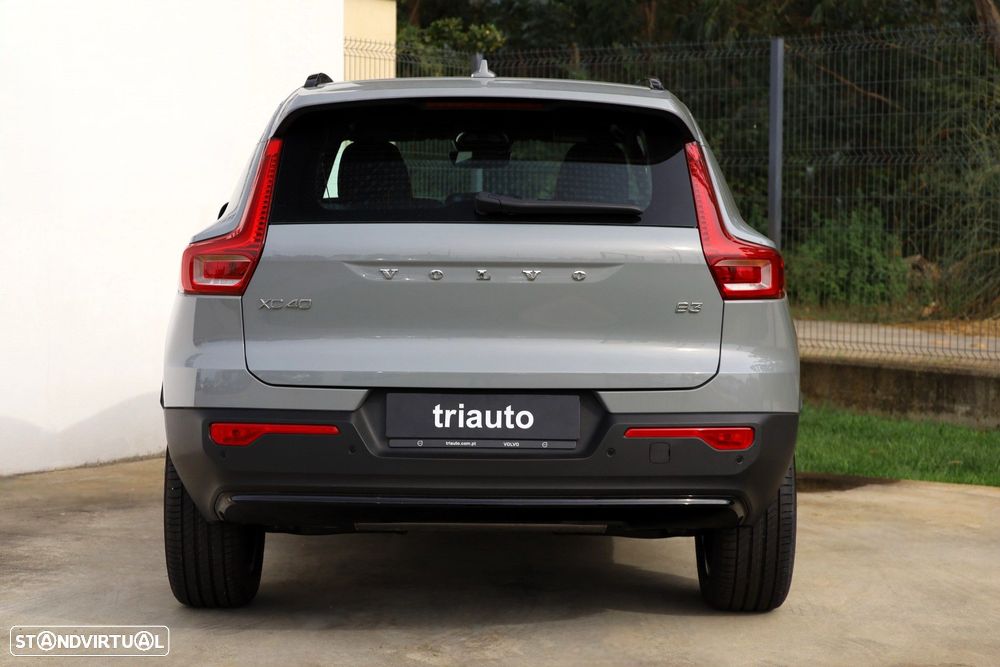 Volvo XC 40 2.0 B3 Plus Dark - 3