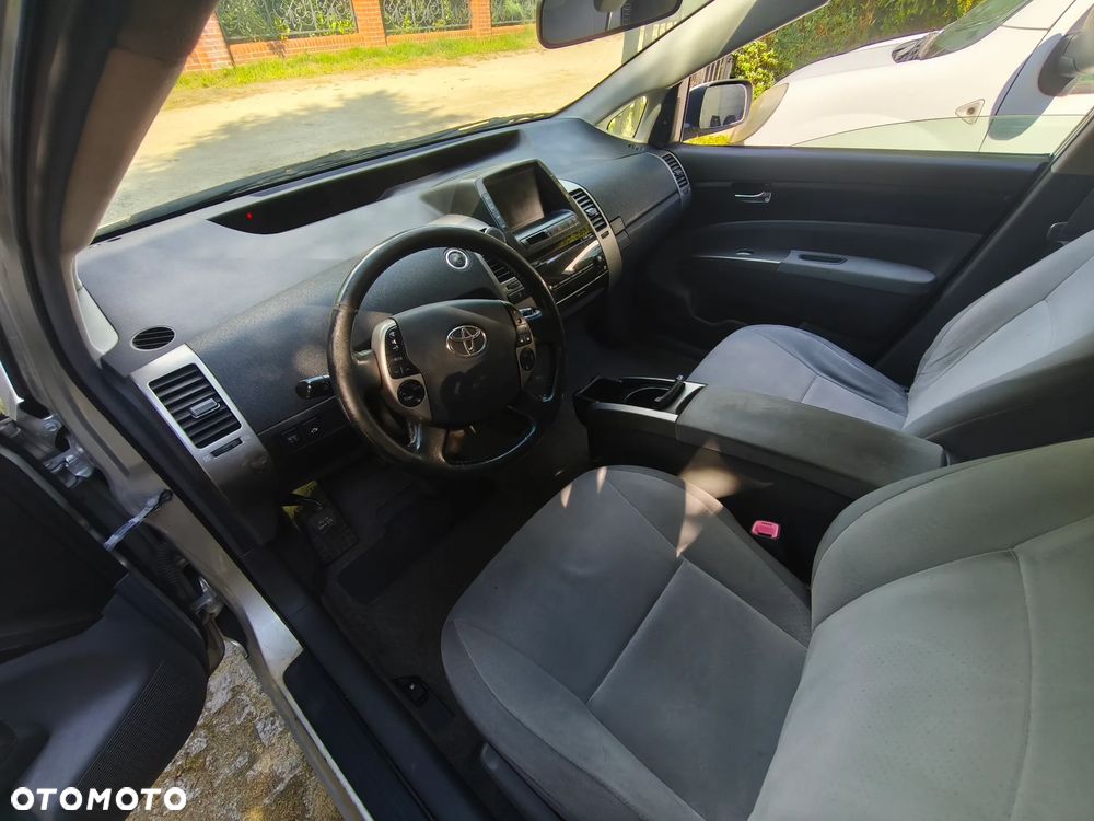 Toyota Prius - 4