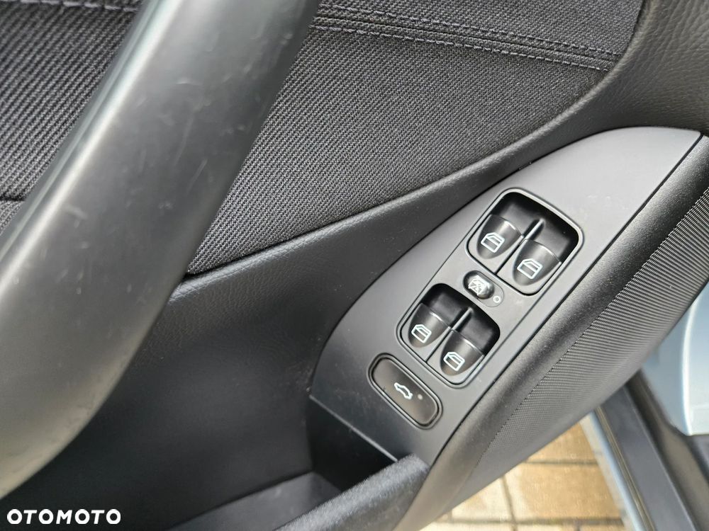 Mercedes-Benz Klasa C 180 Kompressor Classic Sport Edition - 23