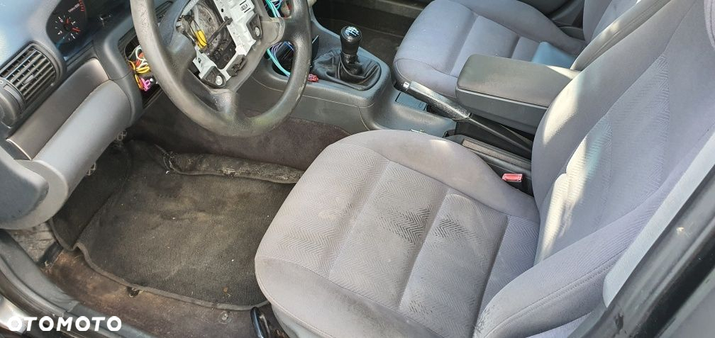 Audi a4 b5 1.9 tdi 110 km LY7L 1998 manual części blask Gołdap 2025 - 7