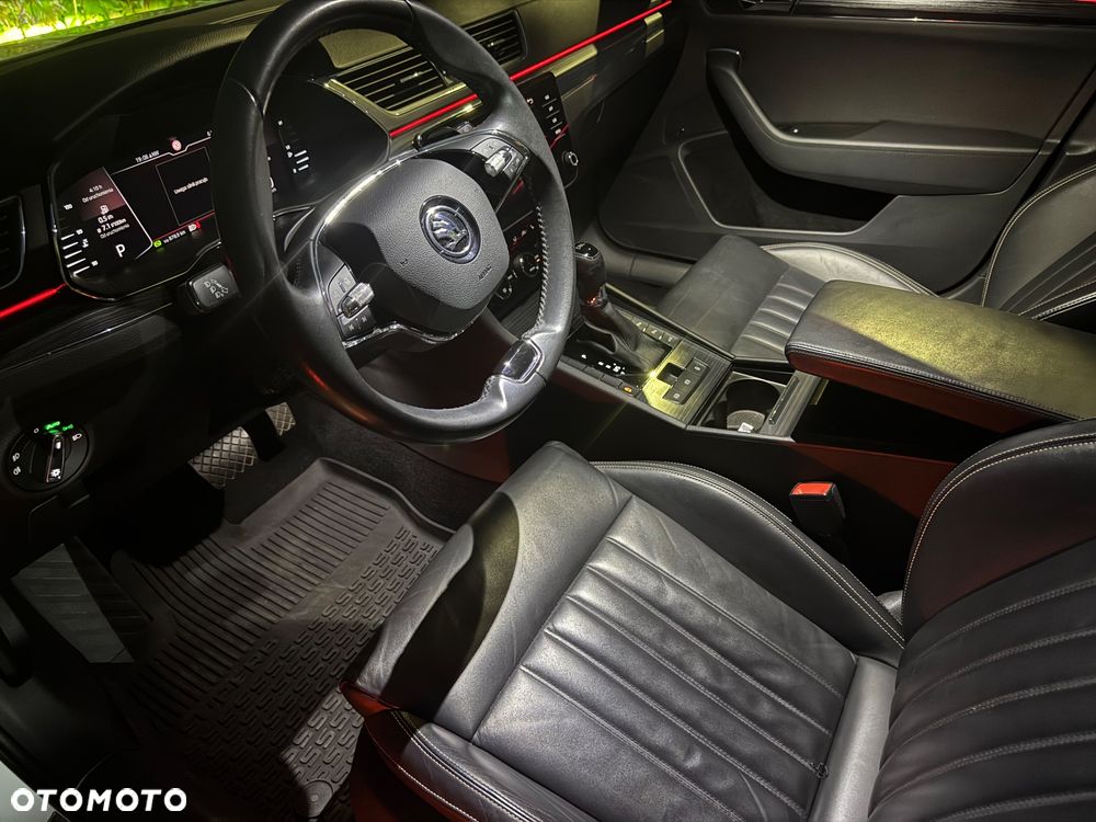 Skoda Superb 2.0 TDI DSG Premium Edition - 34