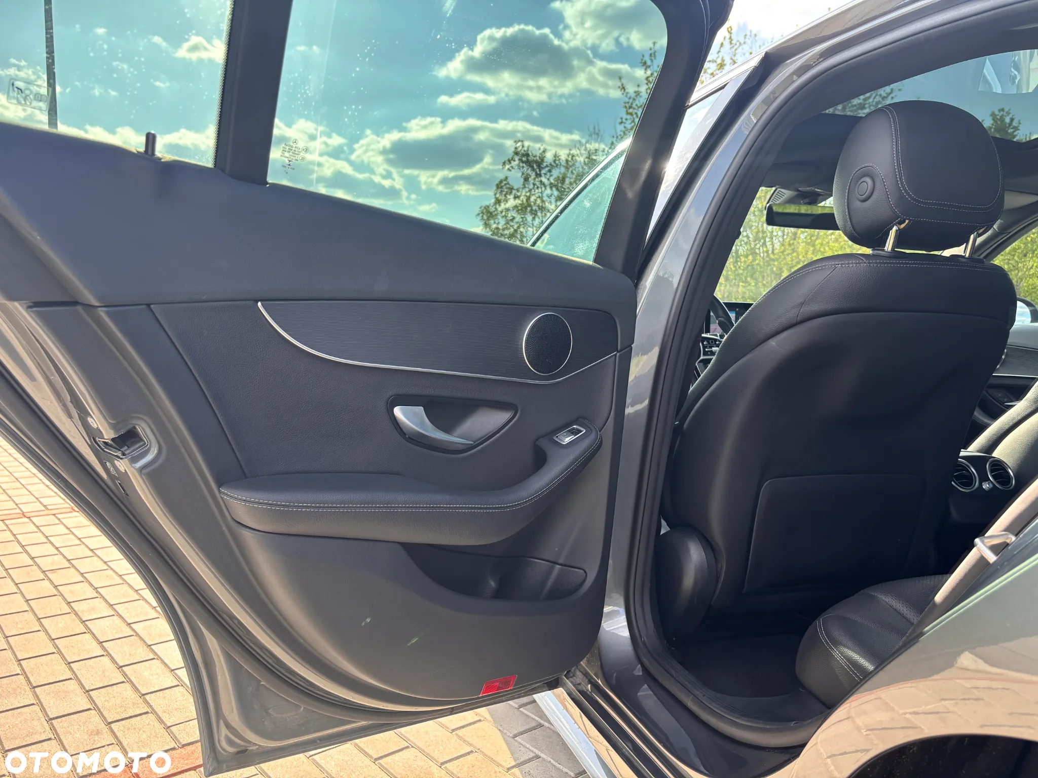 Mercedes-Benz Klasa C 300 T 4Matic 9G-TRONIC AMG Line - 16