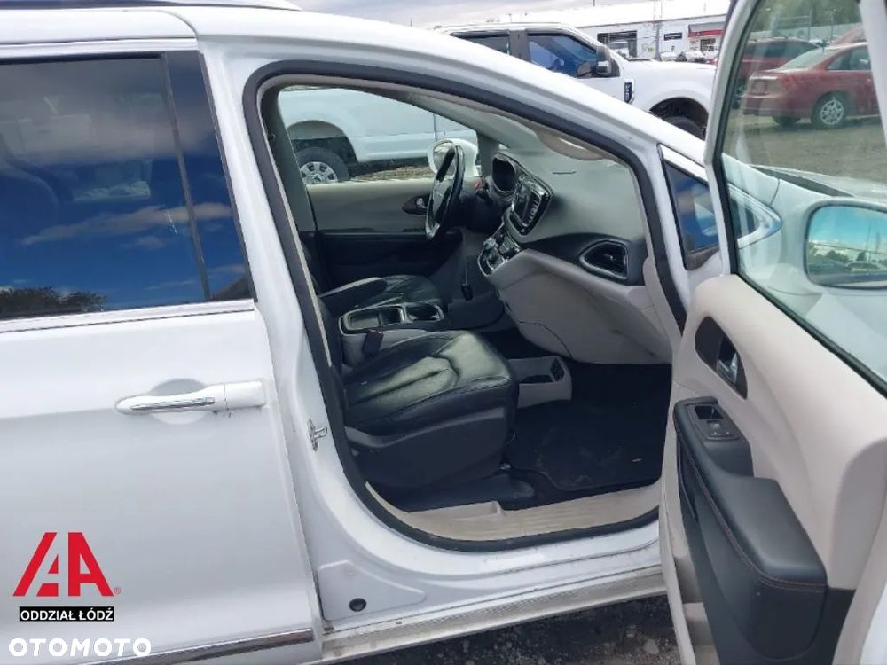 Chrysler Pacifica - 9