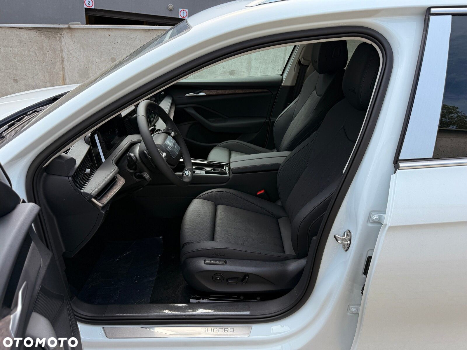 Skoda Superb 2.0 TDI SCR 4x4 L&K DSG - 10